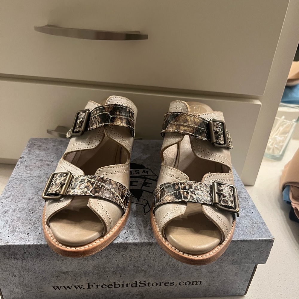 Freebird sandals size 9